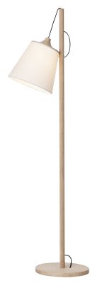Muuto Pull Floor Lamp Stehleuchte aus hellem Holz mit weißem Lampenschirm.